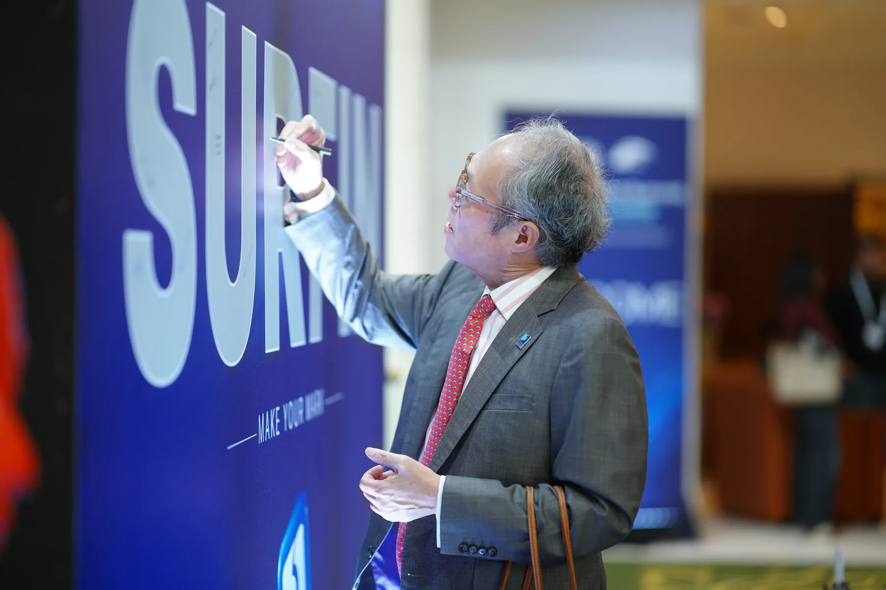 Surfin gallery photo 2
